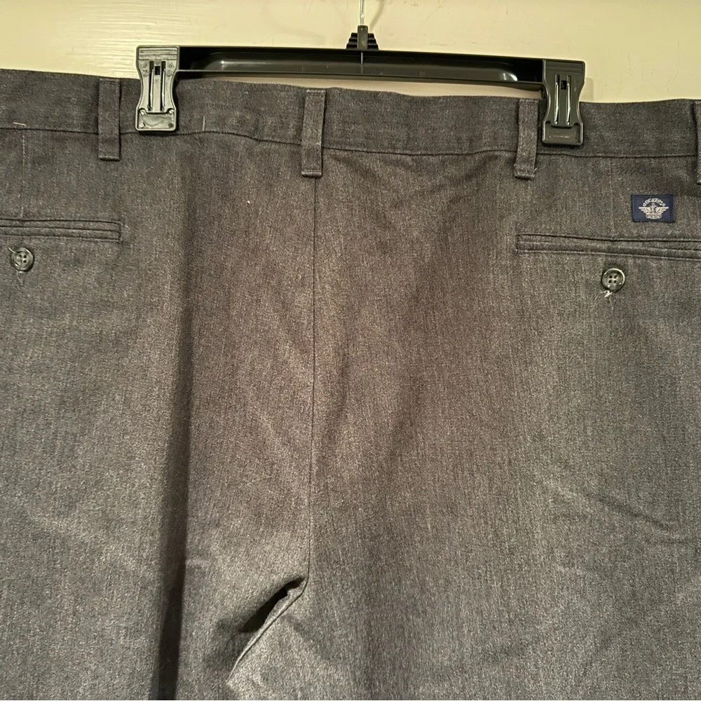 Dockers No Wrinkle Twill Classic Fit Pleated Pants in Charcoal Size 44x30